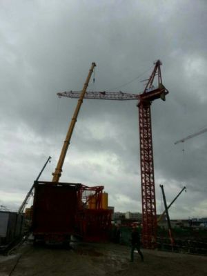 一流的130噸吊車(chē)出租--可信賴的吊裝設(shè)備推薦-首商網(wǎng)